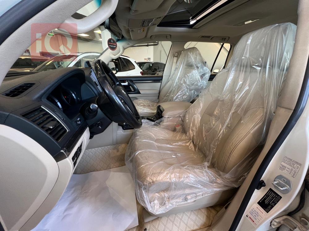 تۆیۆتا لاند کروزەر